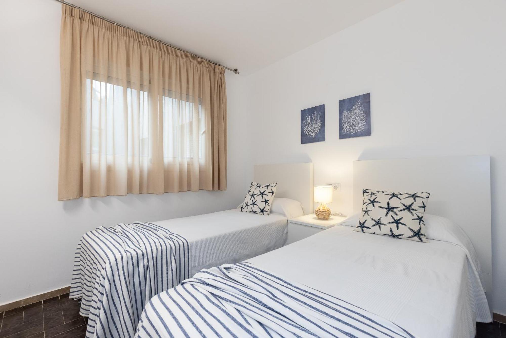 Uhc Dms Family Apartments Cambrils Szoba fotó