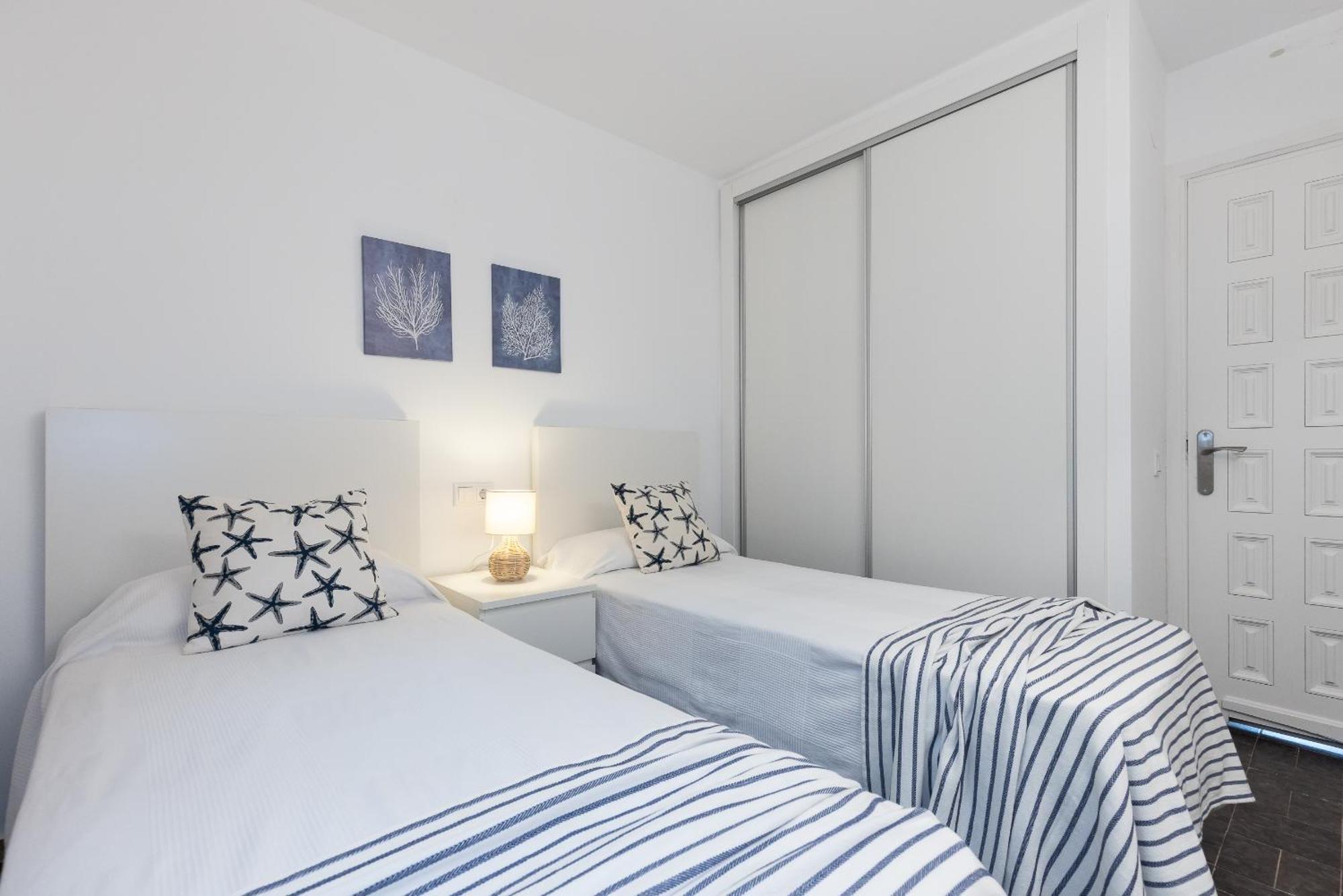 Uhc Dms Family Apartments Cambrils Szoba fotó