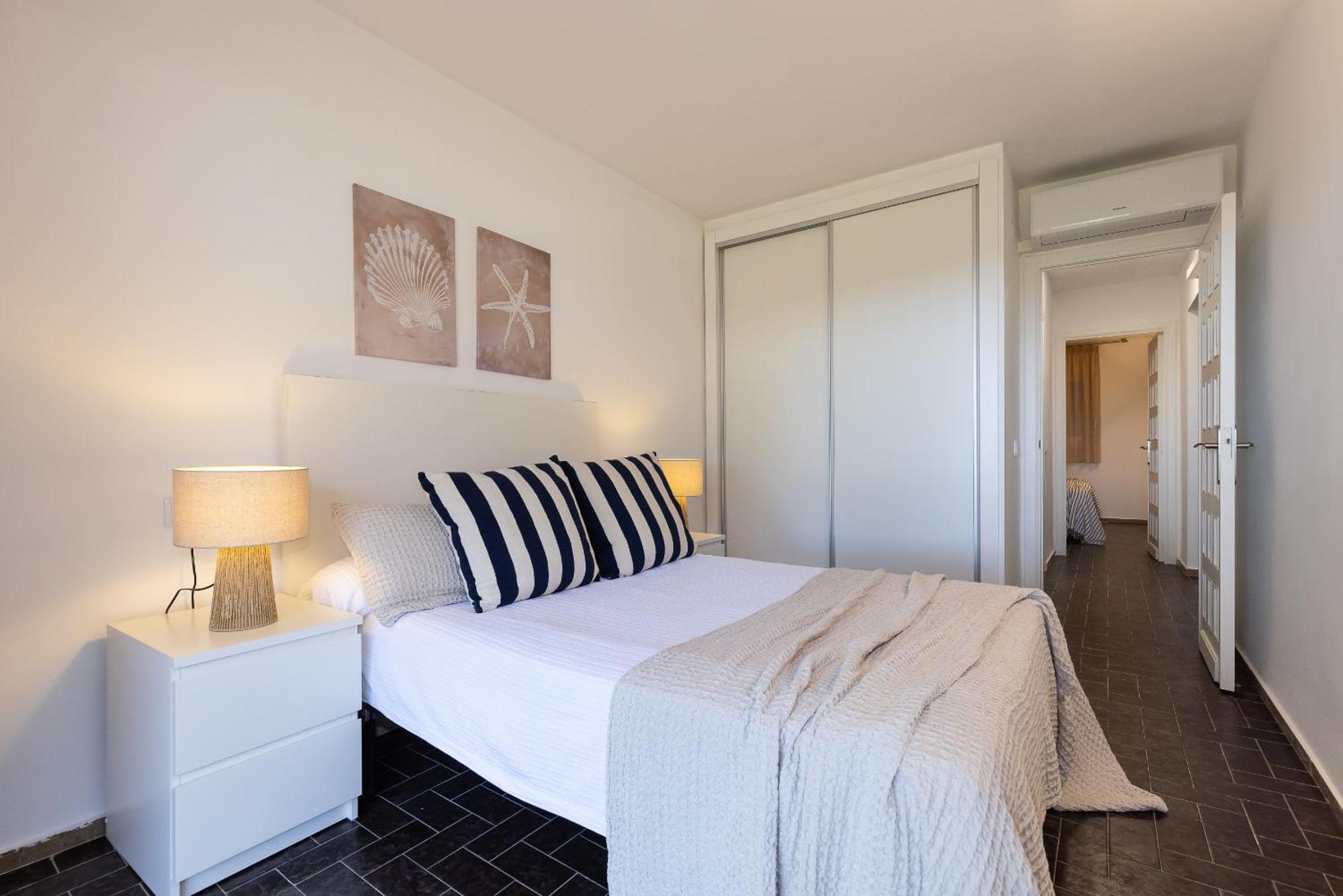 Uhc Dms Family Apartments Cambrils Szoba fotó