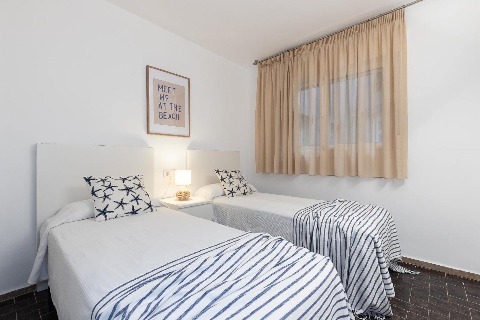 Uhc Dms Family Apartments Cambrils Szoba fotó