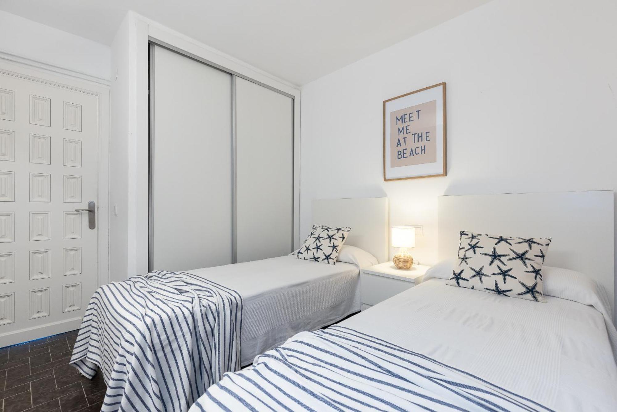 Uhc Dms Family Apartments Cambrils Szoba fotó