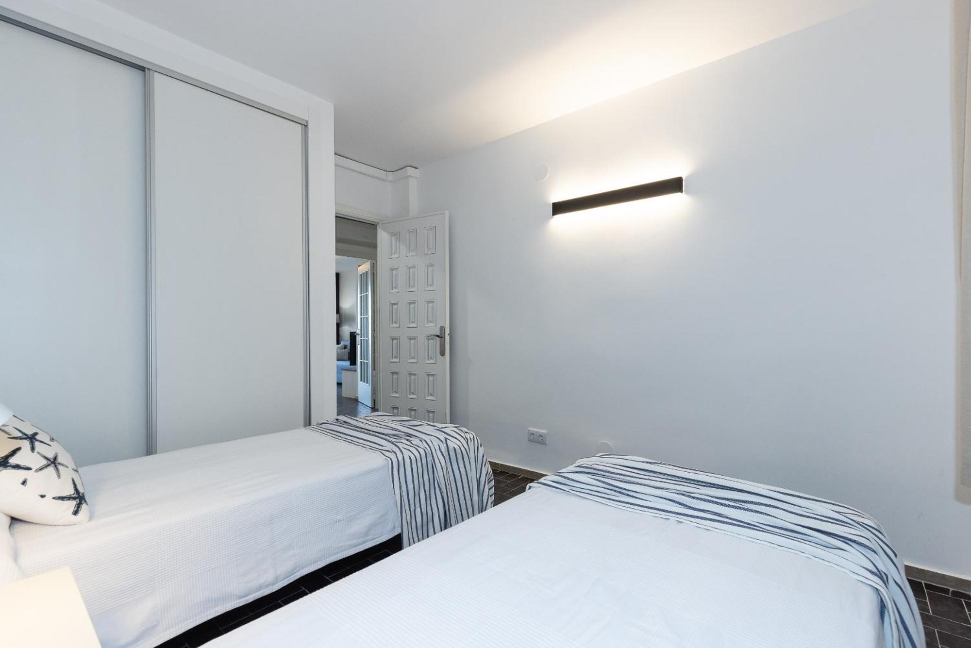 Uhc Dms Family Apartments Cambrils Szoba fotó