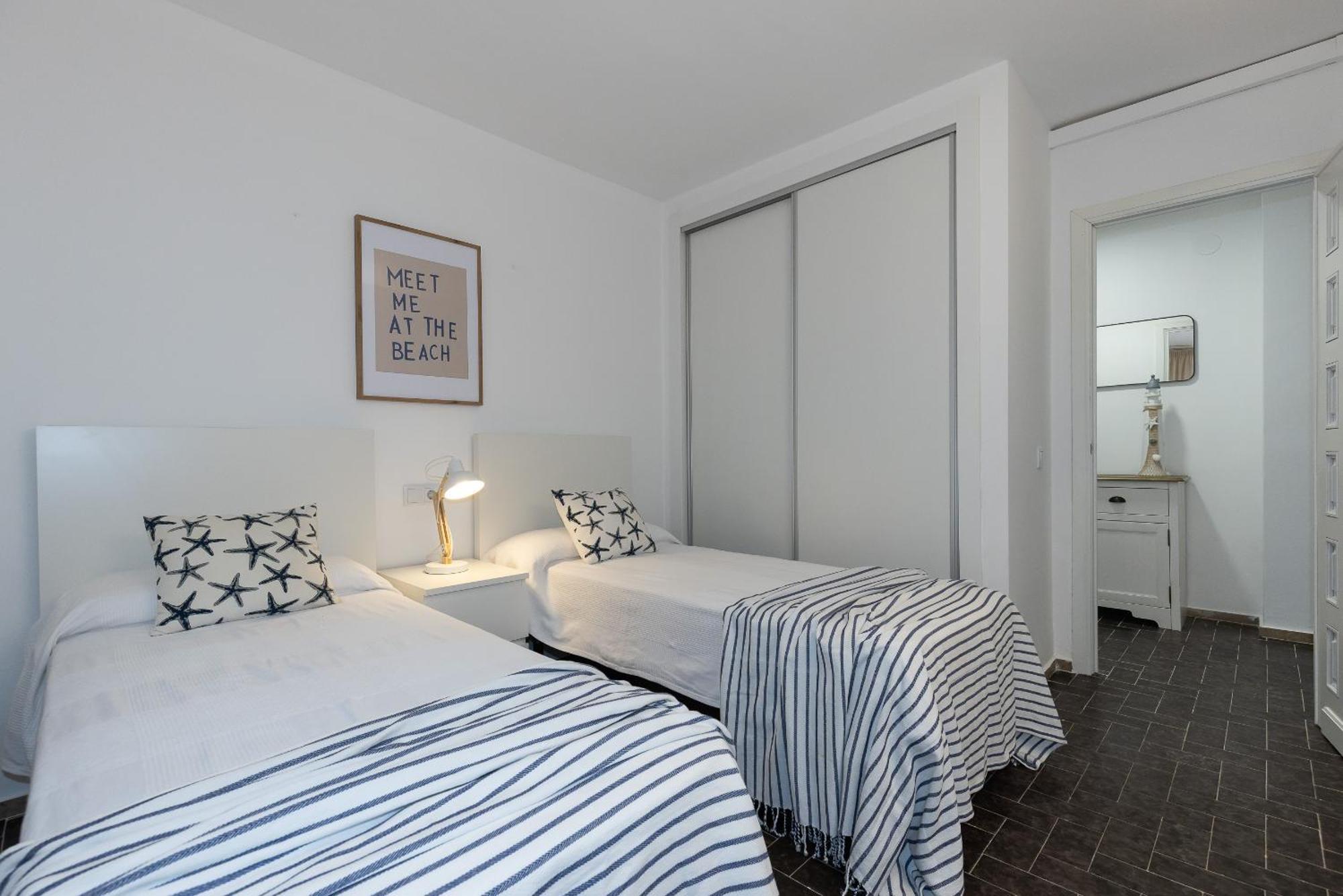 Uhc Dms Family Apartments Cambrils Szoba fotó