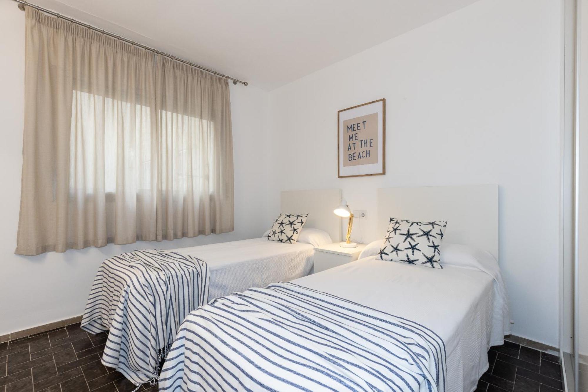 Uhc Dms Family Apartments Cambrils Szoba fotó